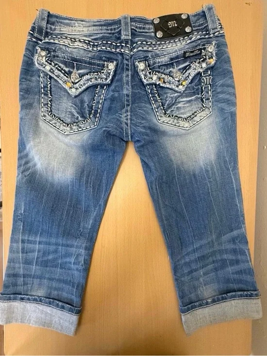 Miss Me Women's Embellished Blue Denim capris Jeans size 29 - Picture 3 of 6